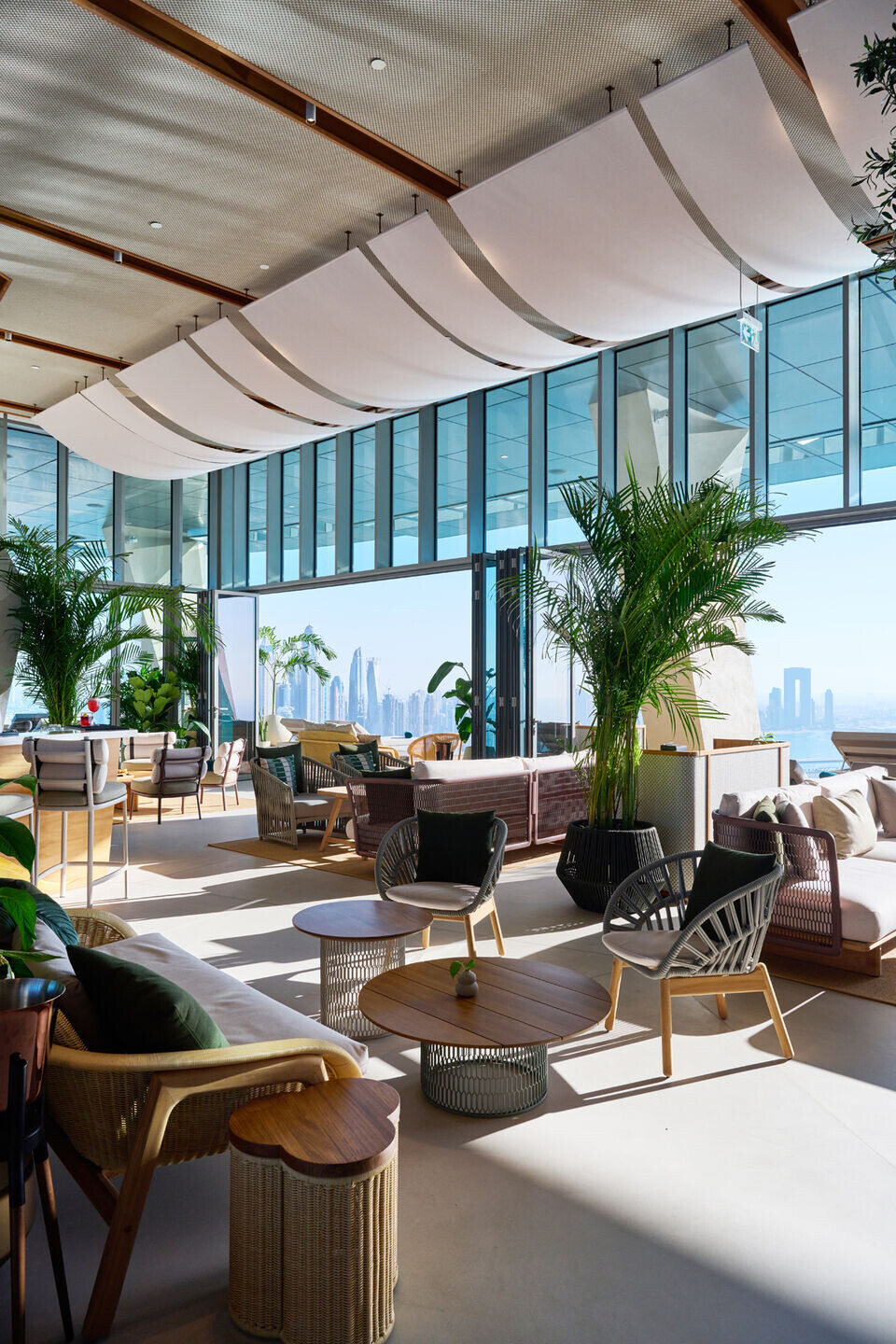 https://archello.com/story/106796/attachments/photos-videos/13 photo_credit AURA SKYPOOL Dubai, Juliet Dunne