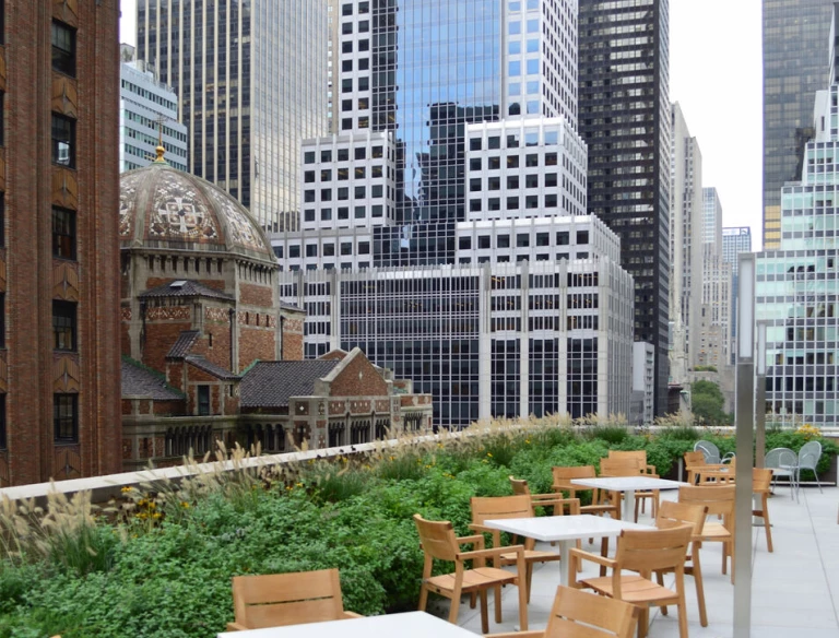 Large modular roof deck planters systems and liners with advanced drainage