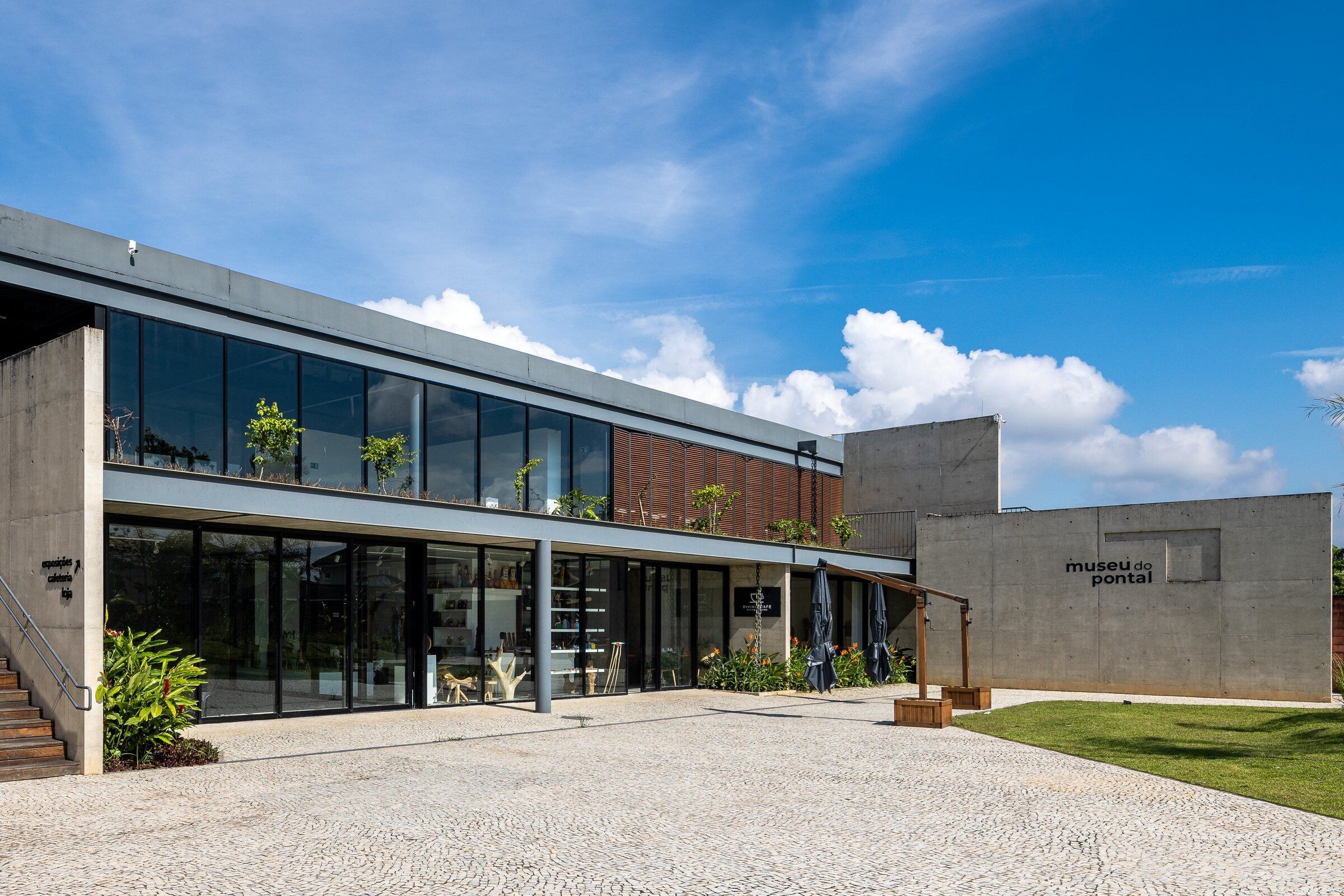 https://archello.com/story/107218/attachments/photos-videos/4 photo_credit Manuel Sá