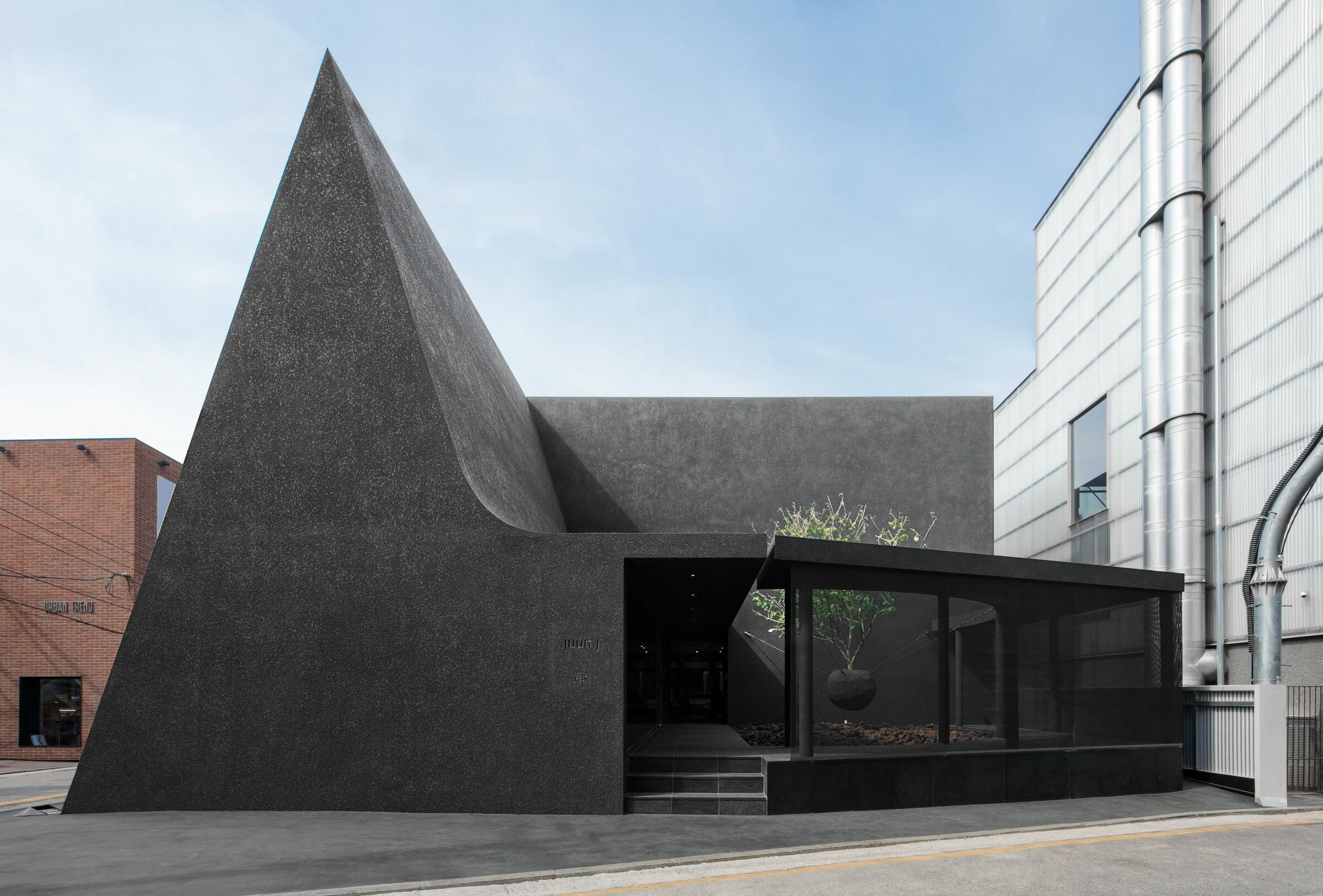 photo_credit Juun. J Flagship Store by WGNB - © Yongjoon Choi photo_credit Juun. J Flagship Store by WGNB - © Yongjoon Choi