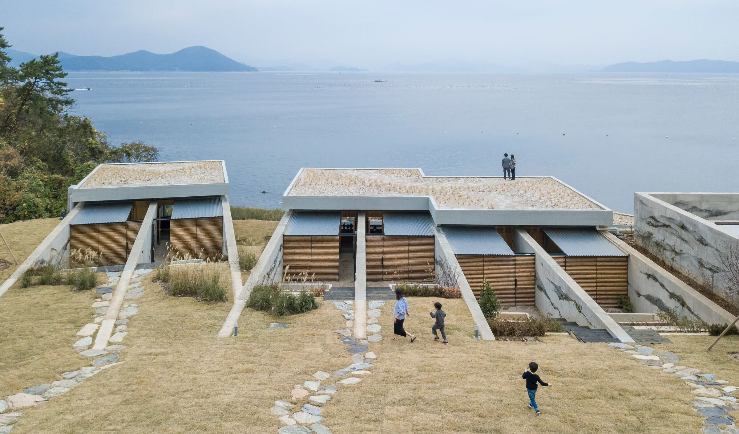 photo_credit Jipyungzip Guest House by BCHO Architects Associates - © Sergio Pirrone photo_credit Jipyungzip Guest House by BCHO Architects Associates - © Sergio Pirrone