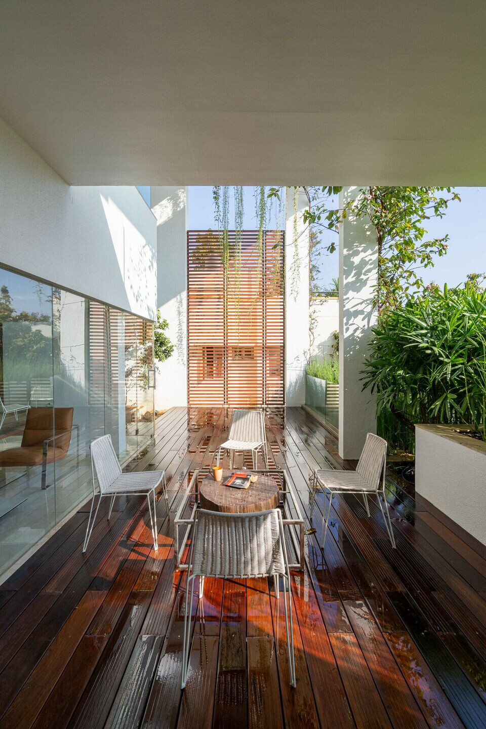 https://archello.com/story/107452/attachments/photos-videos/11 photo_credit Anand Jaju