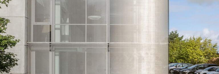 Facade cladding with HAVER Architectural Mesh EGLA-MONO.