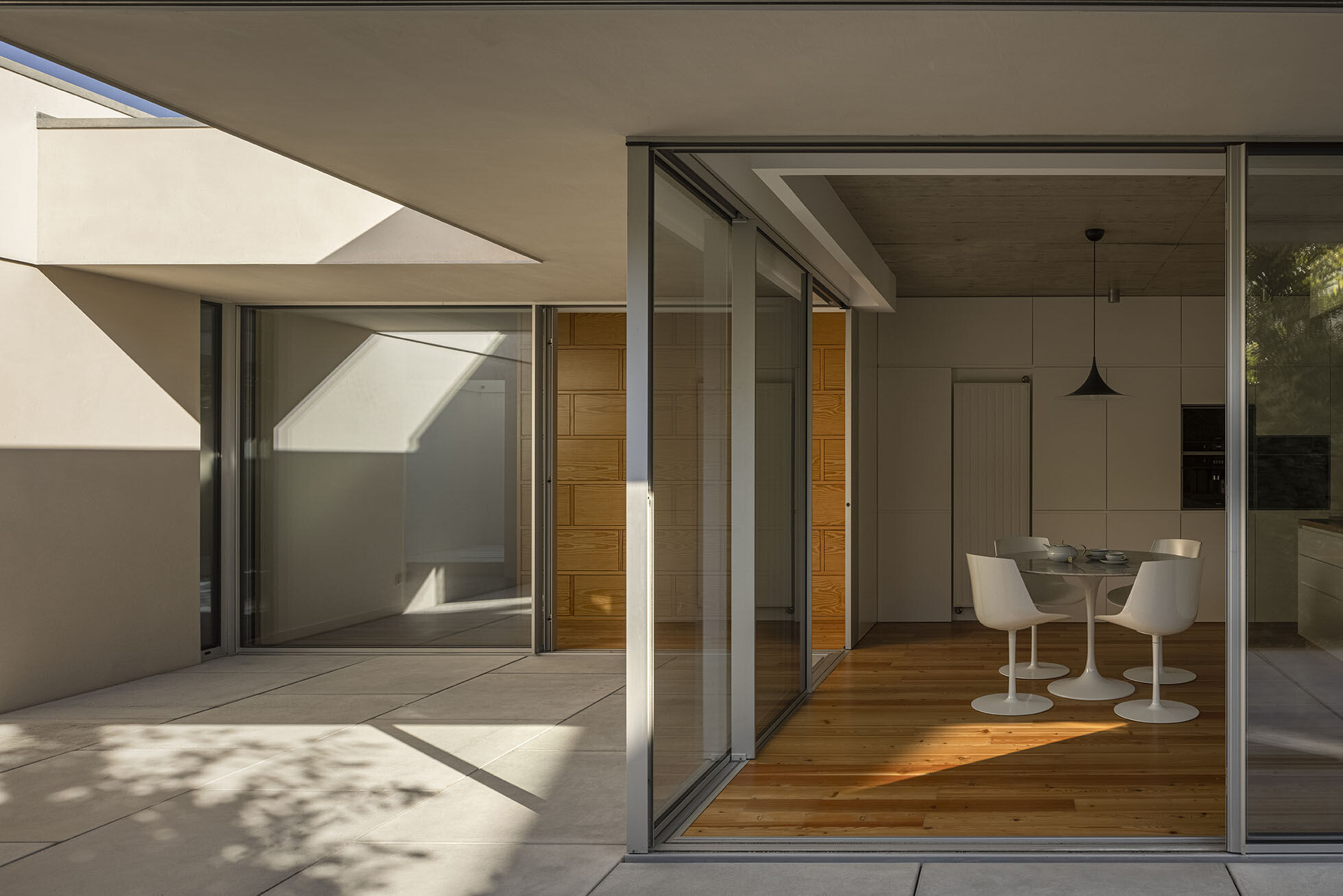 https://archello.com/product/48059/attachments/photos-videos/9