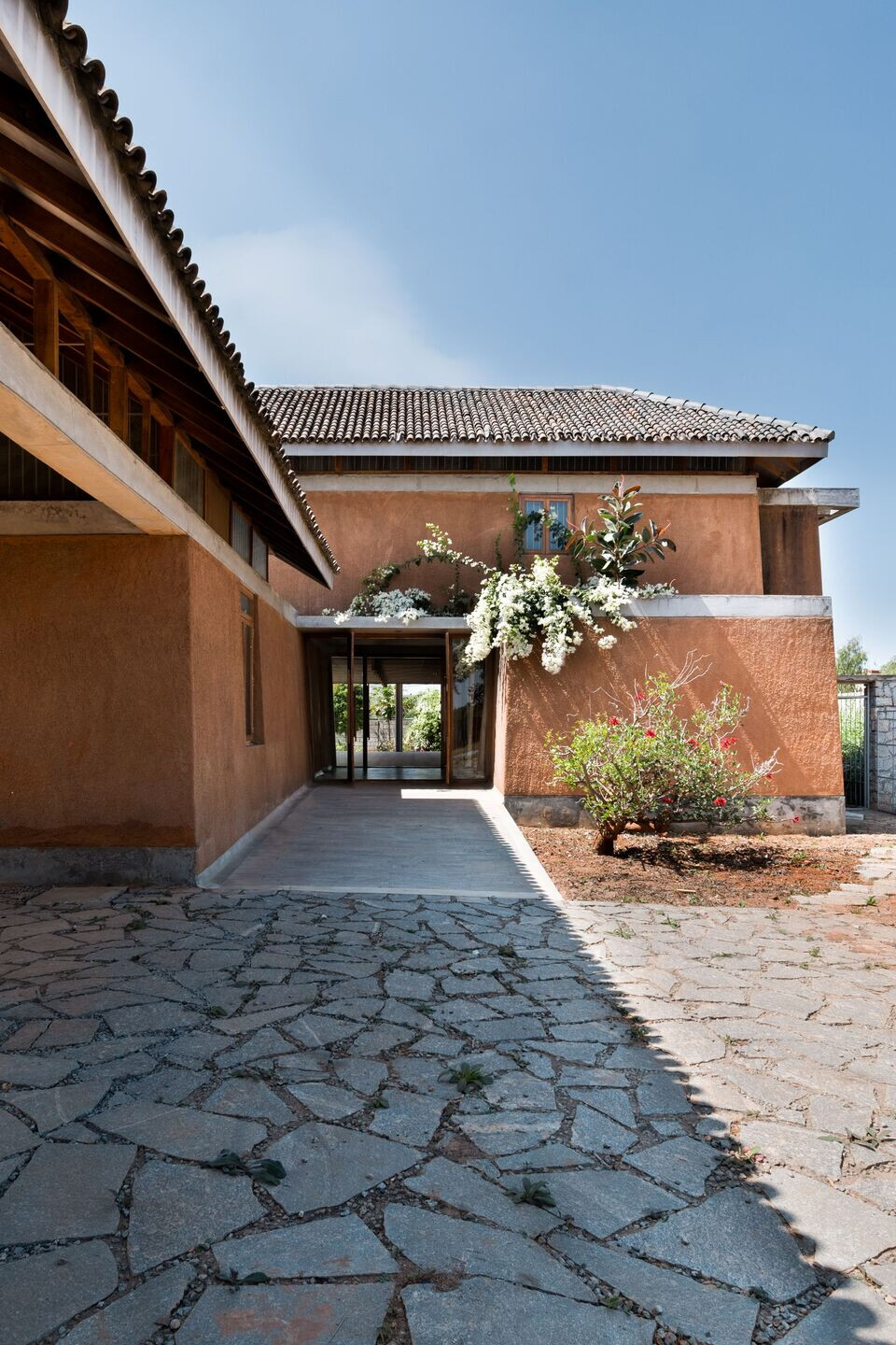 https://archello.com/story/109194/attachments/photos-videos/17 photo_credit Neelanjana Chitrabanu