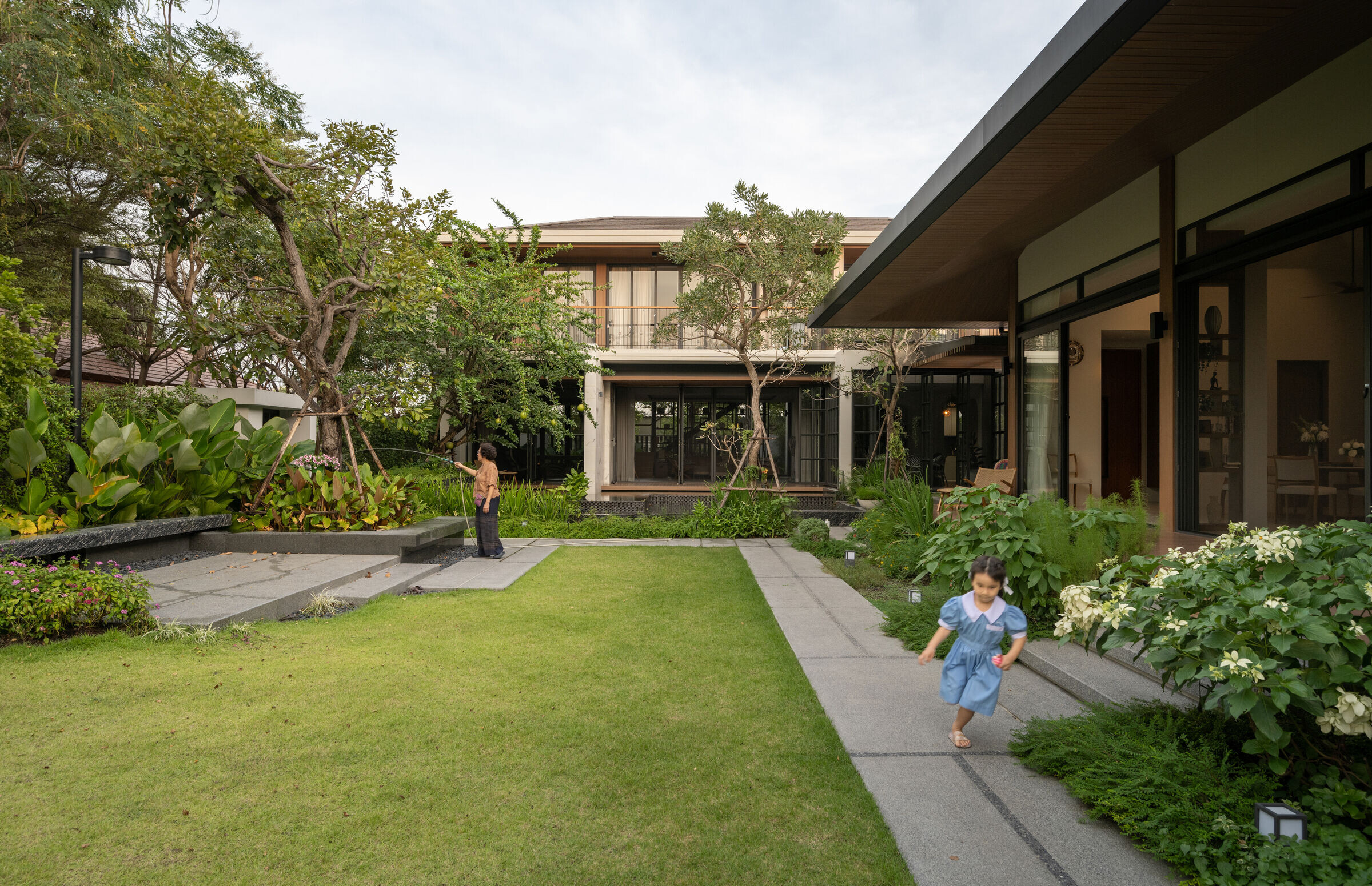 https://archello.com/story/109887/attachments/photos-videos/15 photo_credit Rungkit Charoenwat