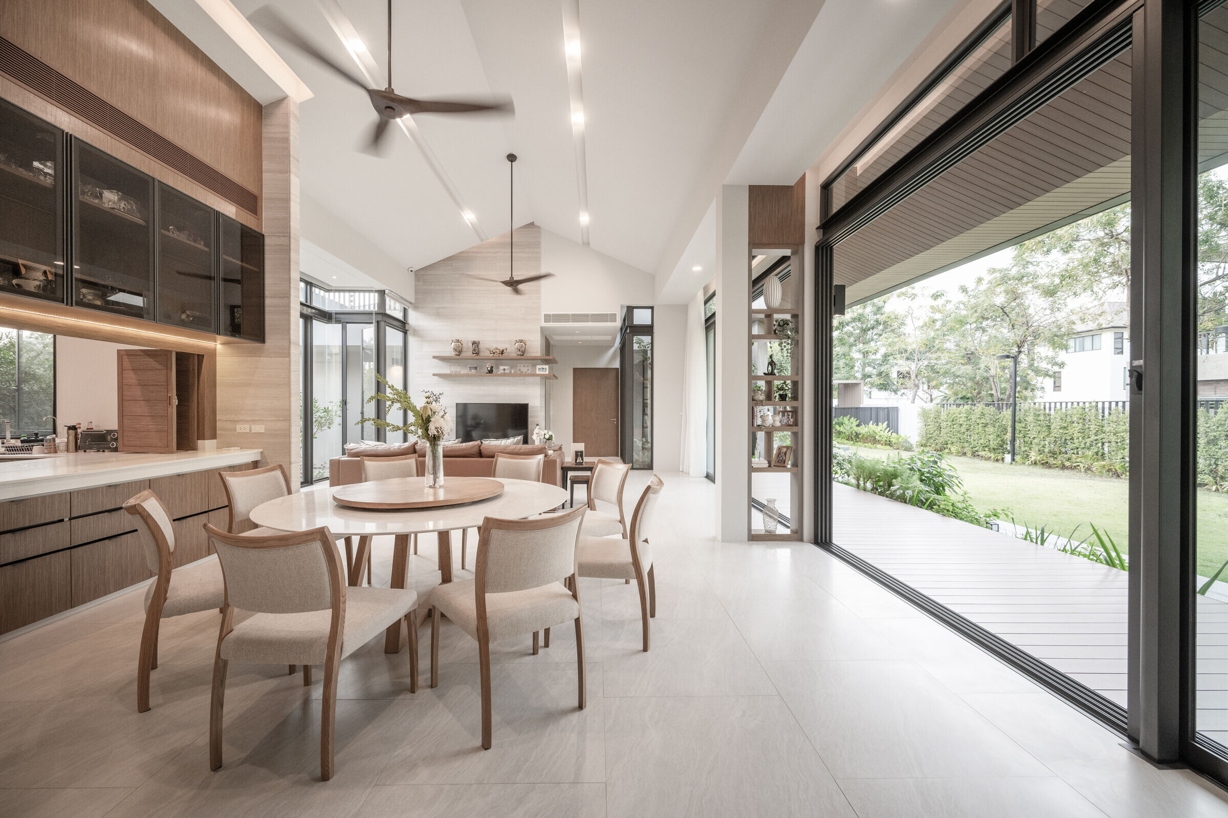 https://archello.com/story/109887/attachments/photos-videos/22 photo_credit Rungkit Charoenwat