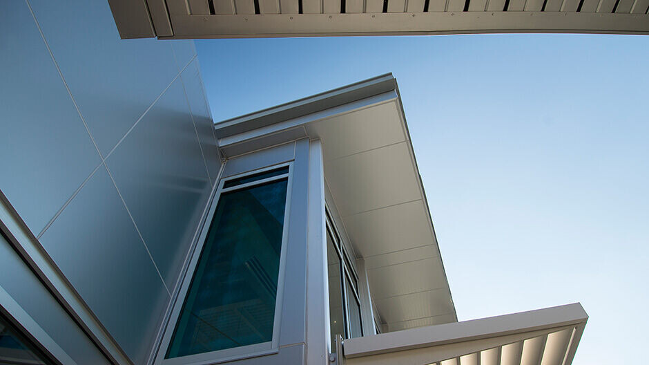 https://archello.com/story/110203/attachments/photos-videos/3 photo_credit Mark Rhodes for Mitsubishi Plastics Composites America