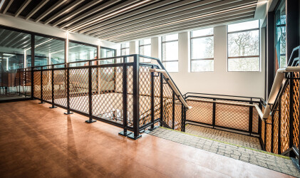 The 75.0% open area of the wire mesh railing infill panels creates a light and open feeling in the county hall.