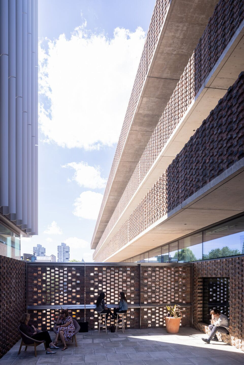 https://archello.com/story/110622/attachments/photos-videos/3 photo_credit Iwan Baan