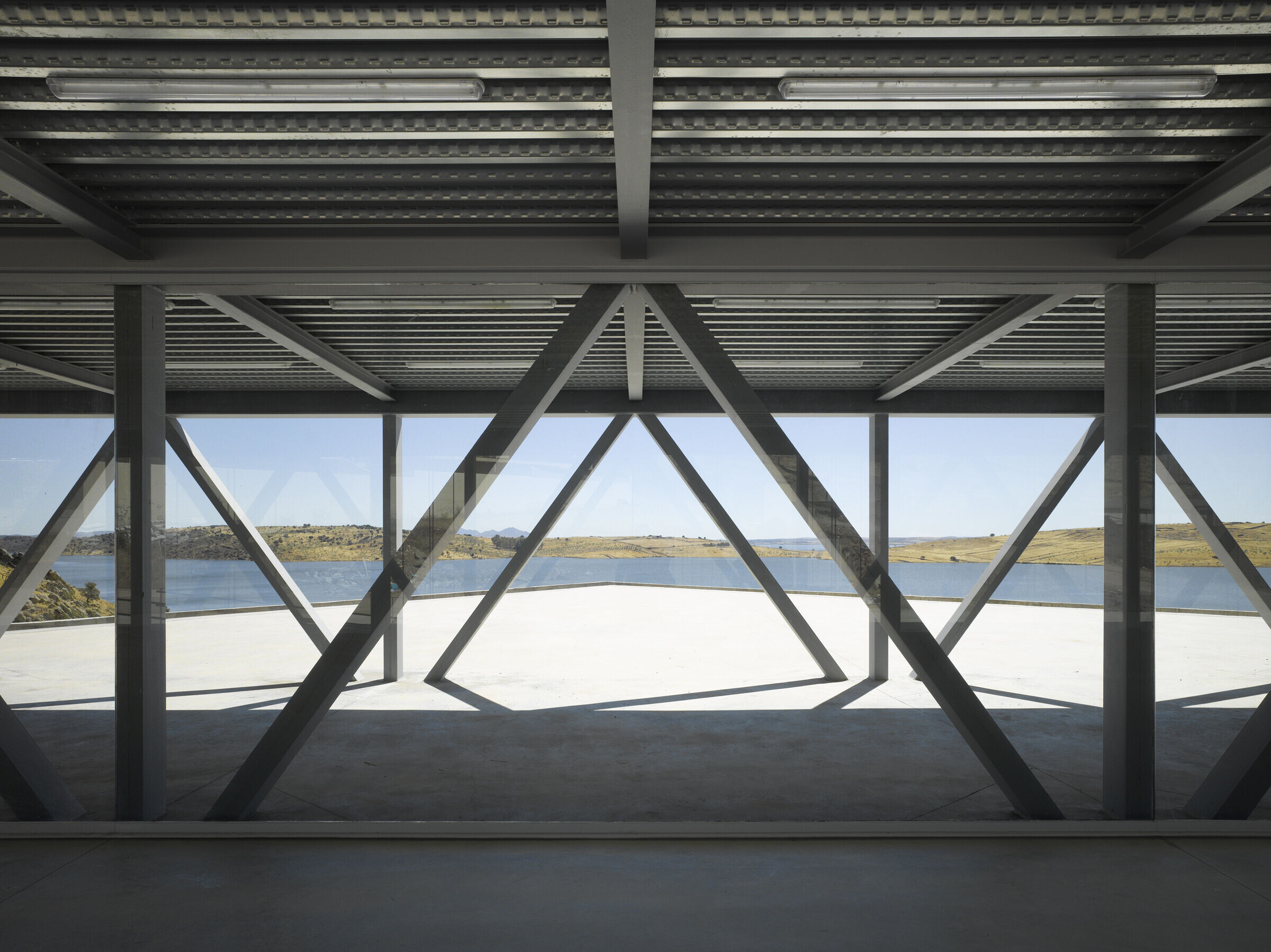 https://archello.com/story/111056/attachments/photos-videos/5 photo_credit Roland Halbe