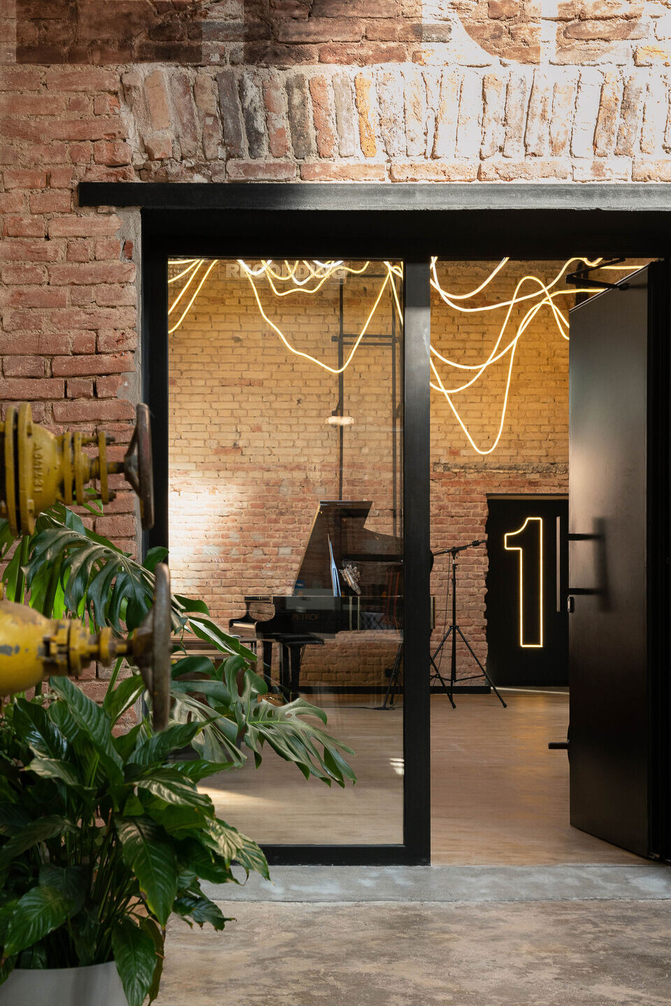 https://archello.com/story/111373/attachments/photos-videos/9 photo_credit Alex Shoots Buildings
