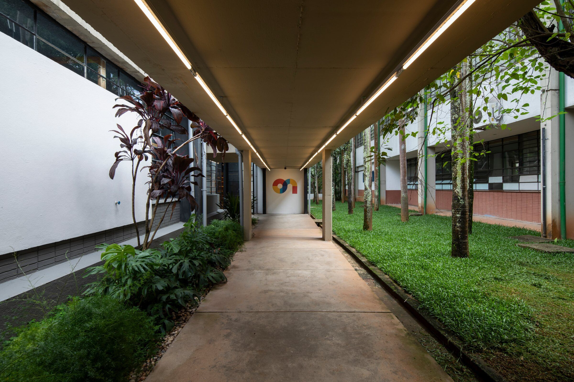 https://archello.com/story/111369/attachments/photos-videos/3 photo_credit Maira Acayaba