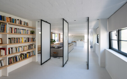 Pivot walls in a project by Loft4C interior architects