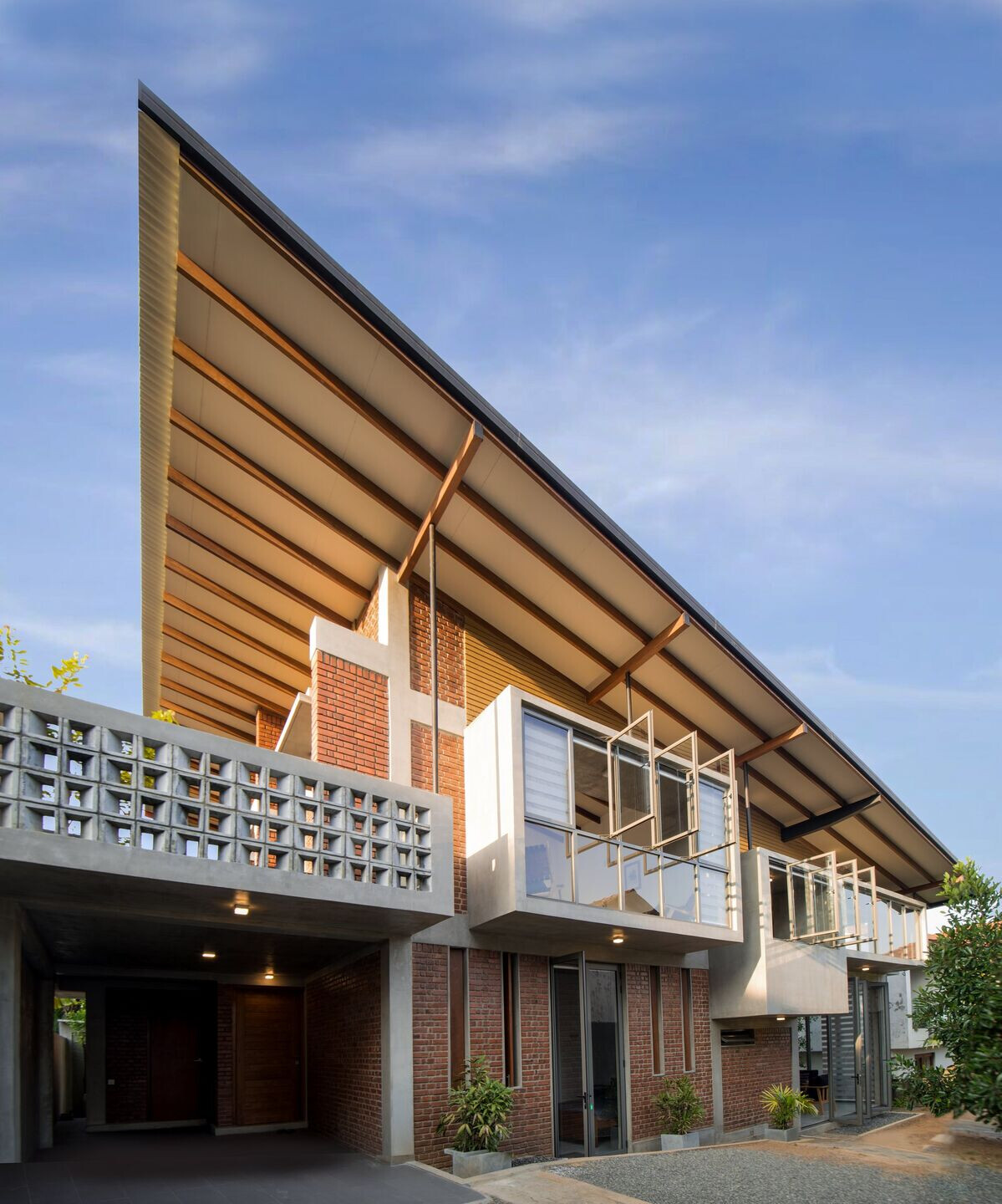 https://archello.com/story/111512/attachments/photos-videos/2 photo_credit Dineth Kottahatchchi