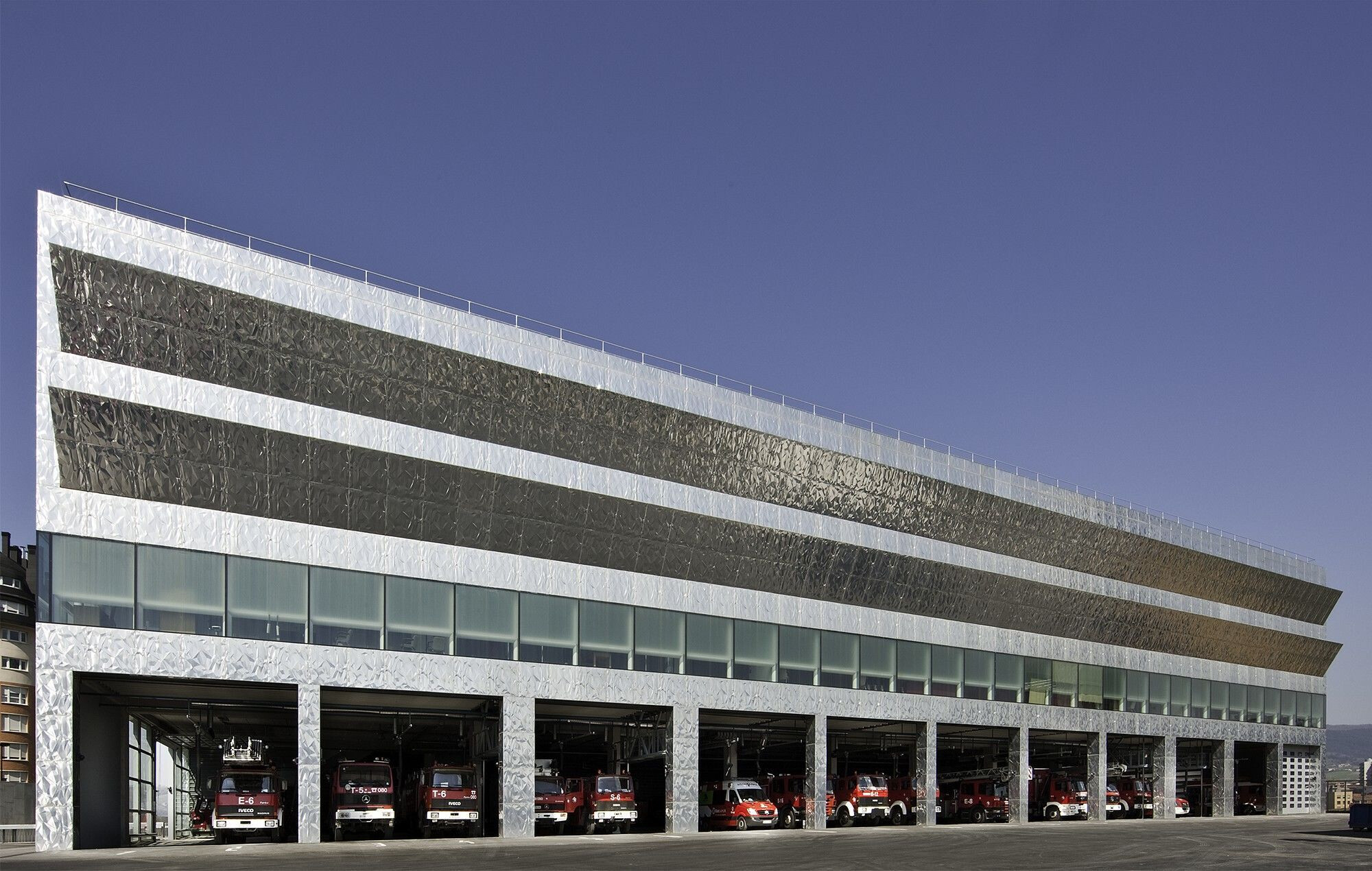 photo_credit Firemen House by Coll-Barreu Arquitectos - ©  Juan Rodríguez