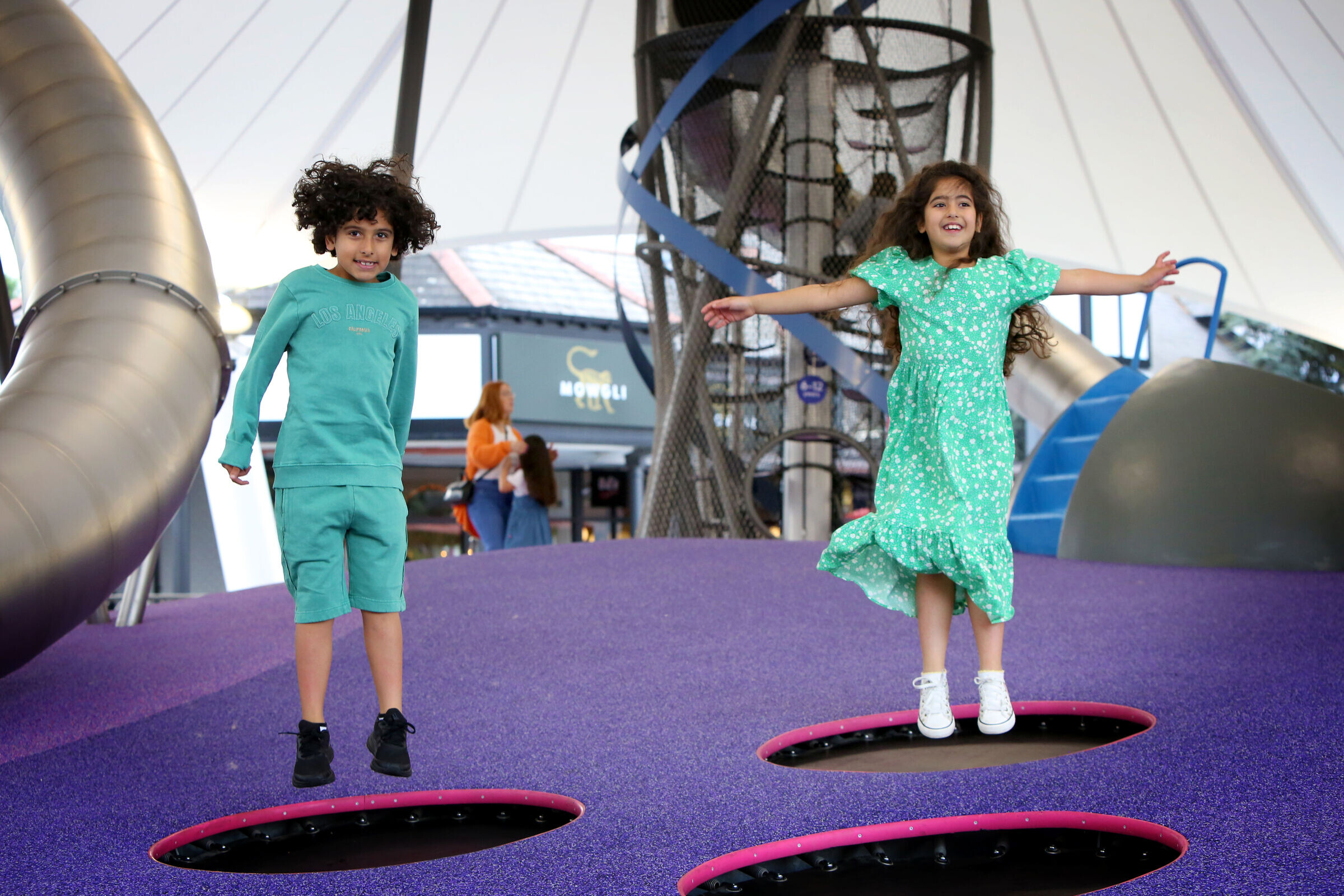 https://archello.com/story/111775/attachments/photos-videos/12 photo_credit (12) © Carve_Cheshire Oaks Designer Outlet_photo Cheshire Oaks