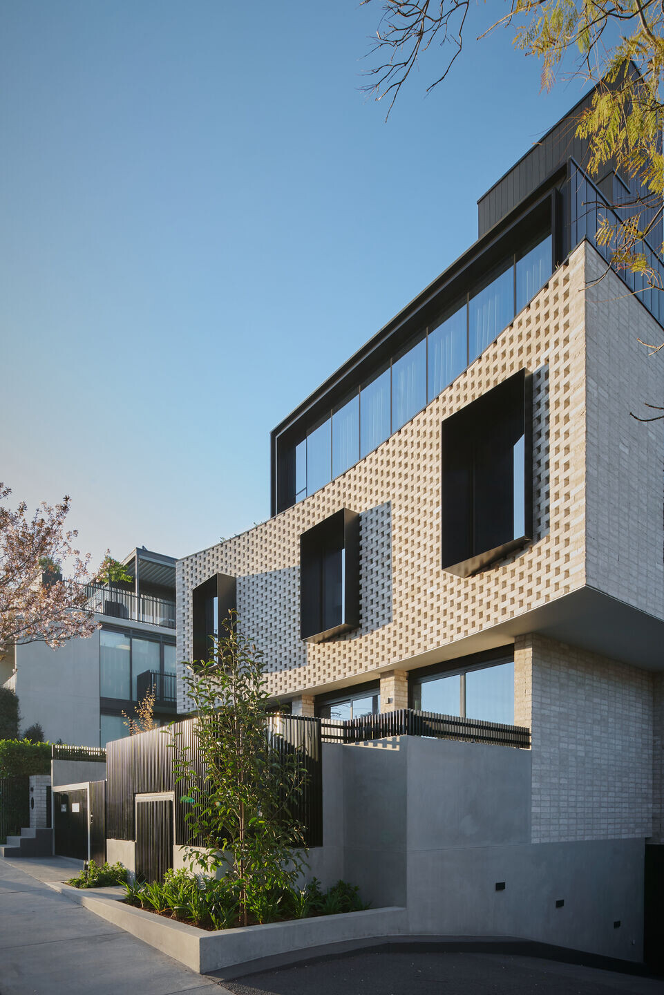 https://archello.com/story/111918/attachments/photos-videos/3 photo_credit Veeral