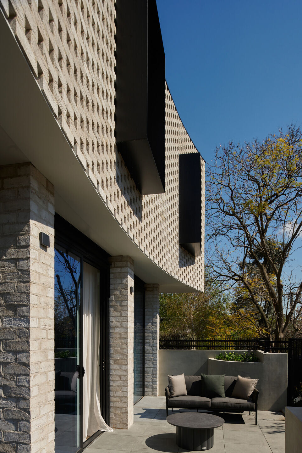 https://archello.com/story/111918/attachments/photos-videos/1 photo_credit Veeral