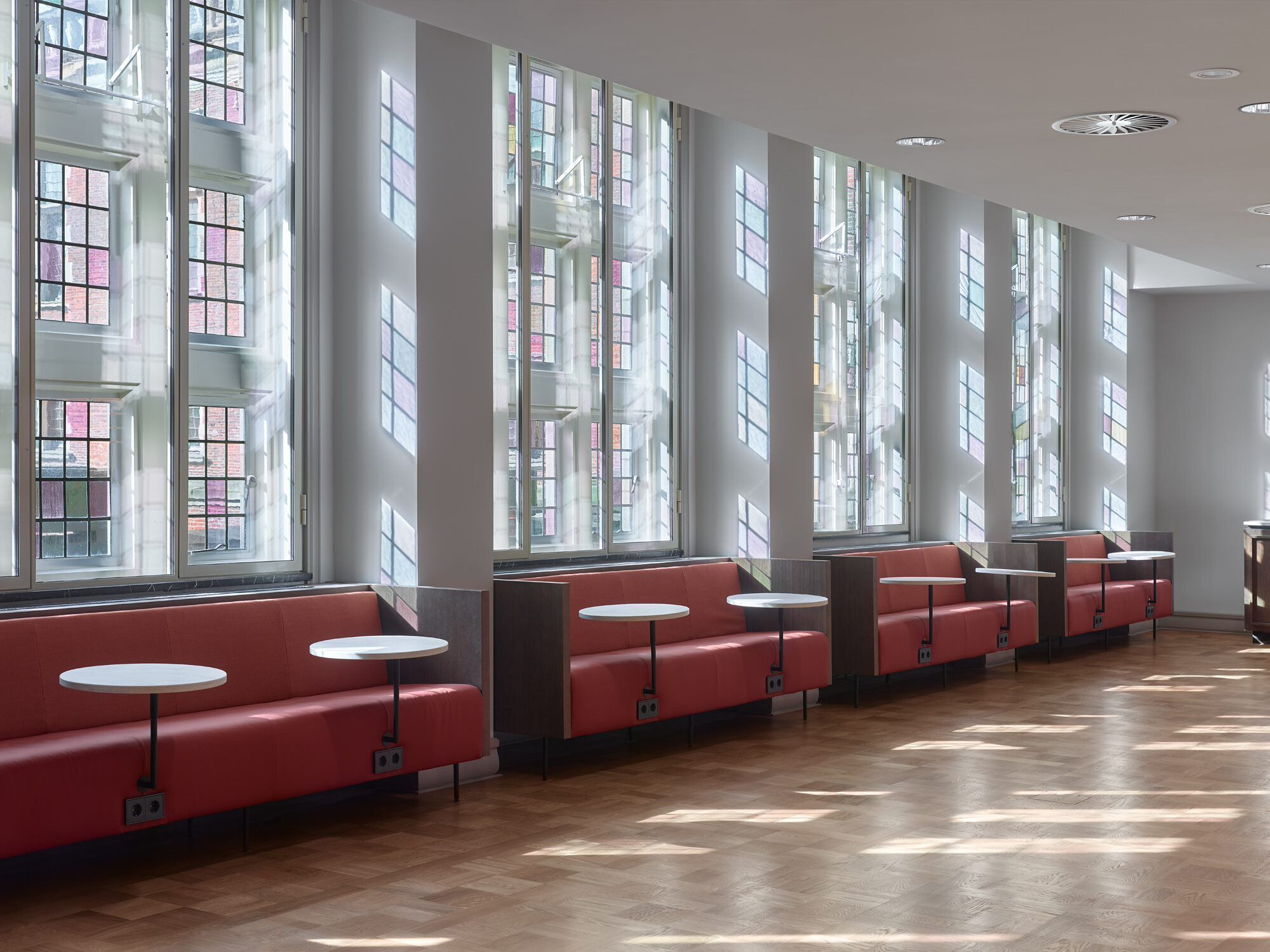 https://archello.com/story/112063/attachments/photos-videos/14 photo_credit Office Winhov / Stefan Müller