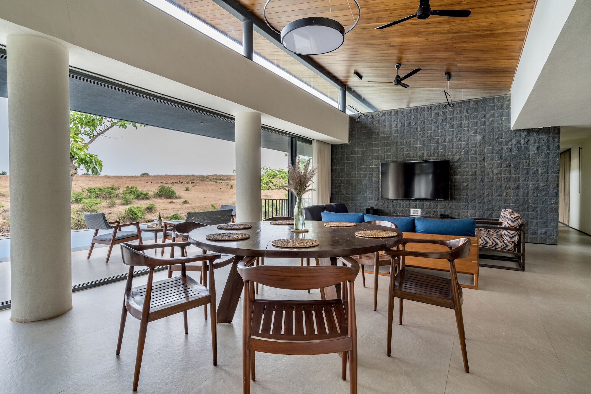 https://archello.com/story/112594/attachments/photos-videos/19 photo_credit Maulik Patel, Inclined studio
