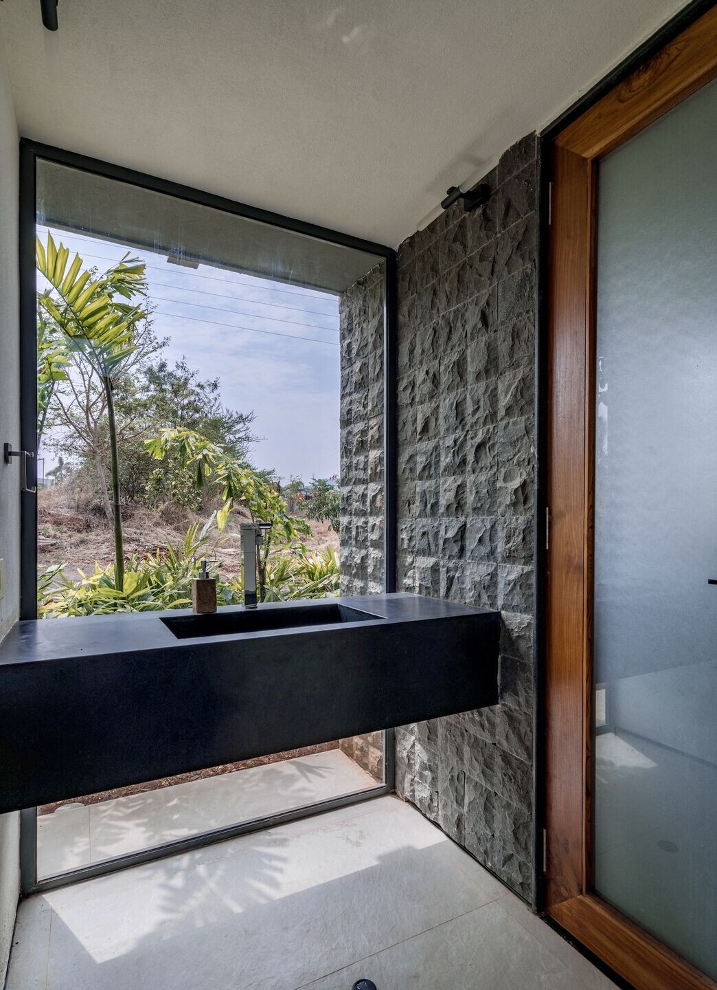 https://archello.com/story/112594/attachments/photos-videos/23 photo_credit Maulik Patel, Inclined studio