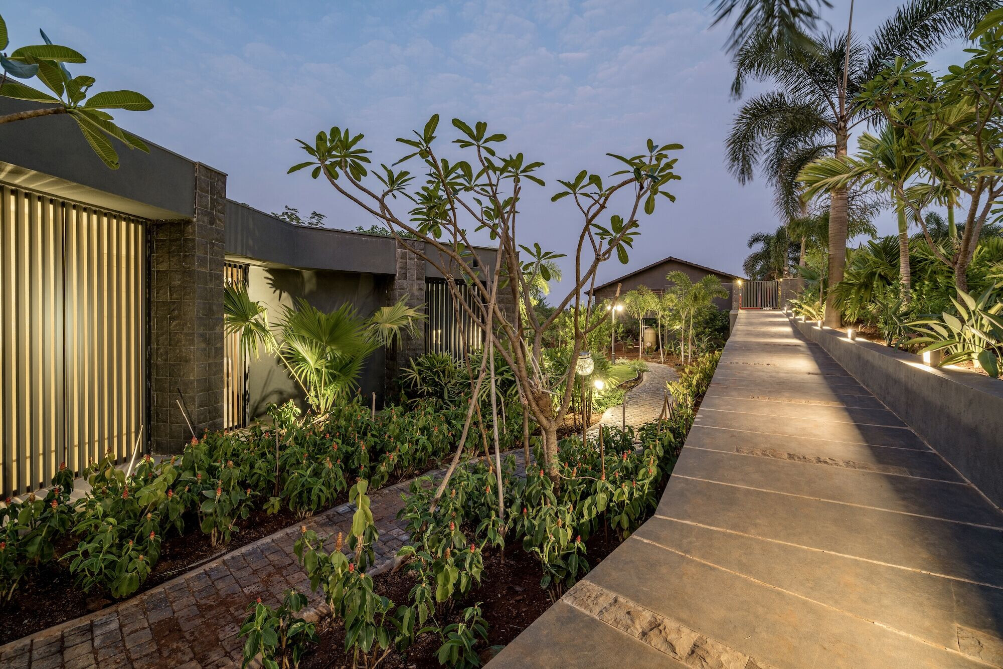 https://archello.com/story/112594/attachments/photos-videos/42 photo_credit Maulik Patel, Inclined studio
