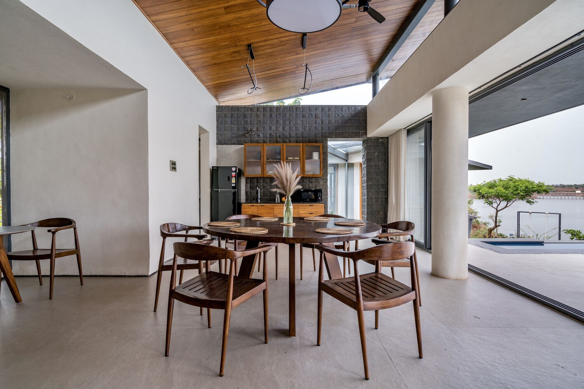 https://archello.com/story/112594/attachments/photos-videos/45 photo_credit Maulik Patel, Inclined studio