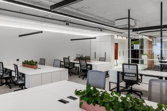 https://archello.com/thumbs/images/2022/07/20/radical-design-hight-tech-office-offices-archello.1658329281.783.jpg?fit=crop&auto=compress&w=546&h=362