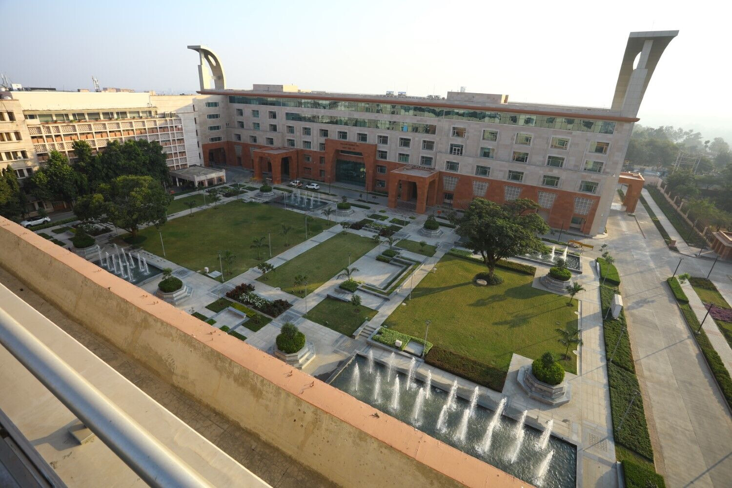 https://archello.com/story/112672/attachments/photos-videos/4 photo_credit VALLABH BHAWAN