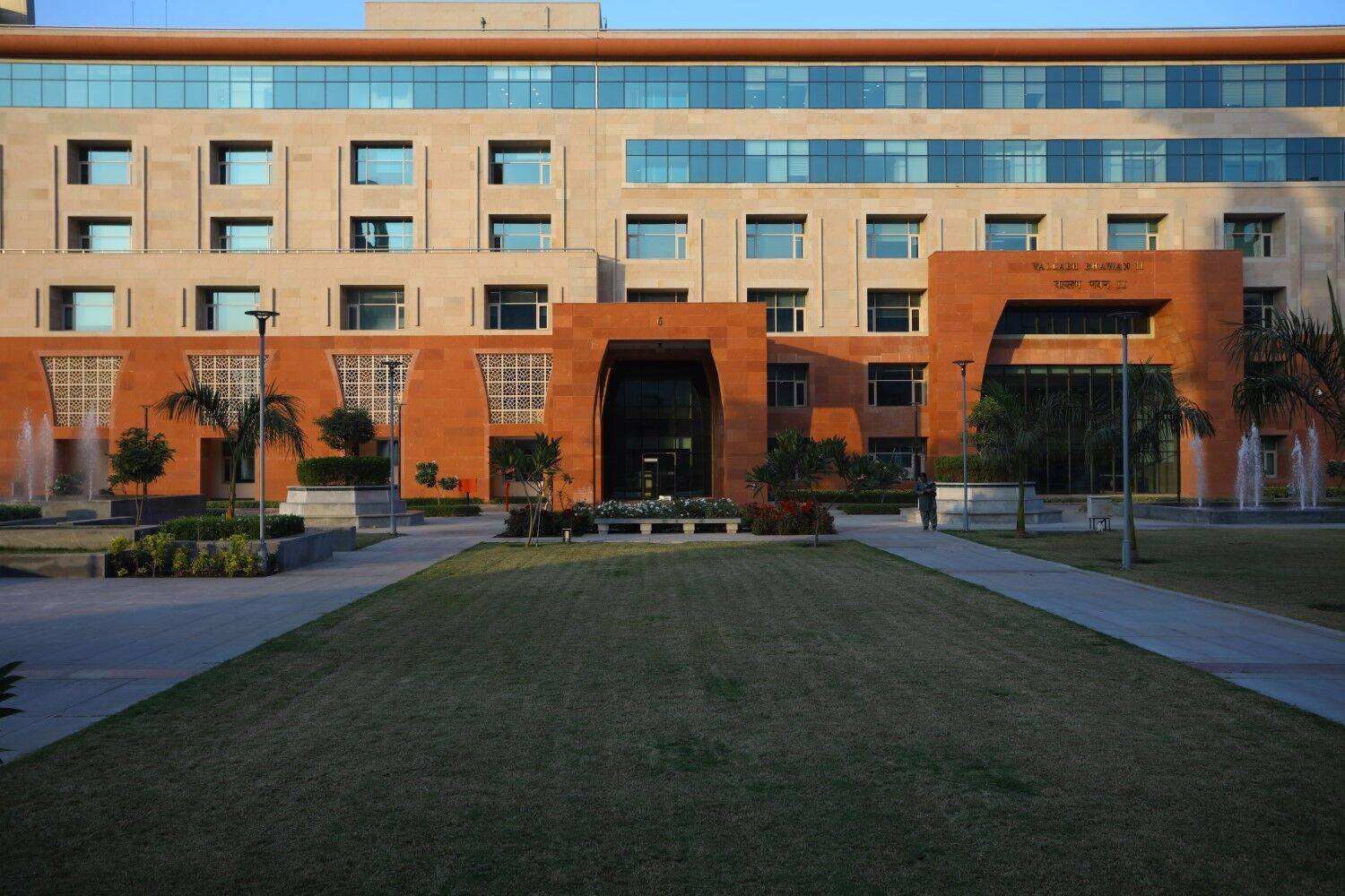 https://archello.com/story/112672/attachments/photos-videos/3 photo_credit VALLABH BHAWAN