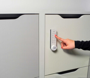 GL7p battery-powered cabinet lock