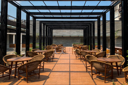 Bamboo Fence are used in the gallery and grille of the outdoor dining area.