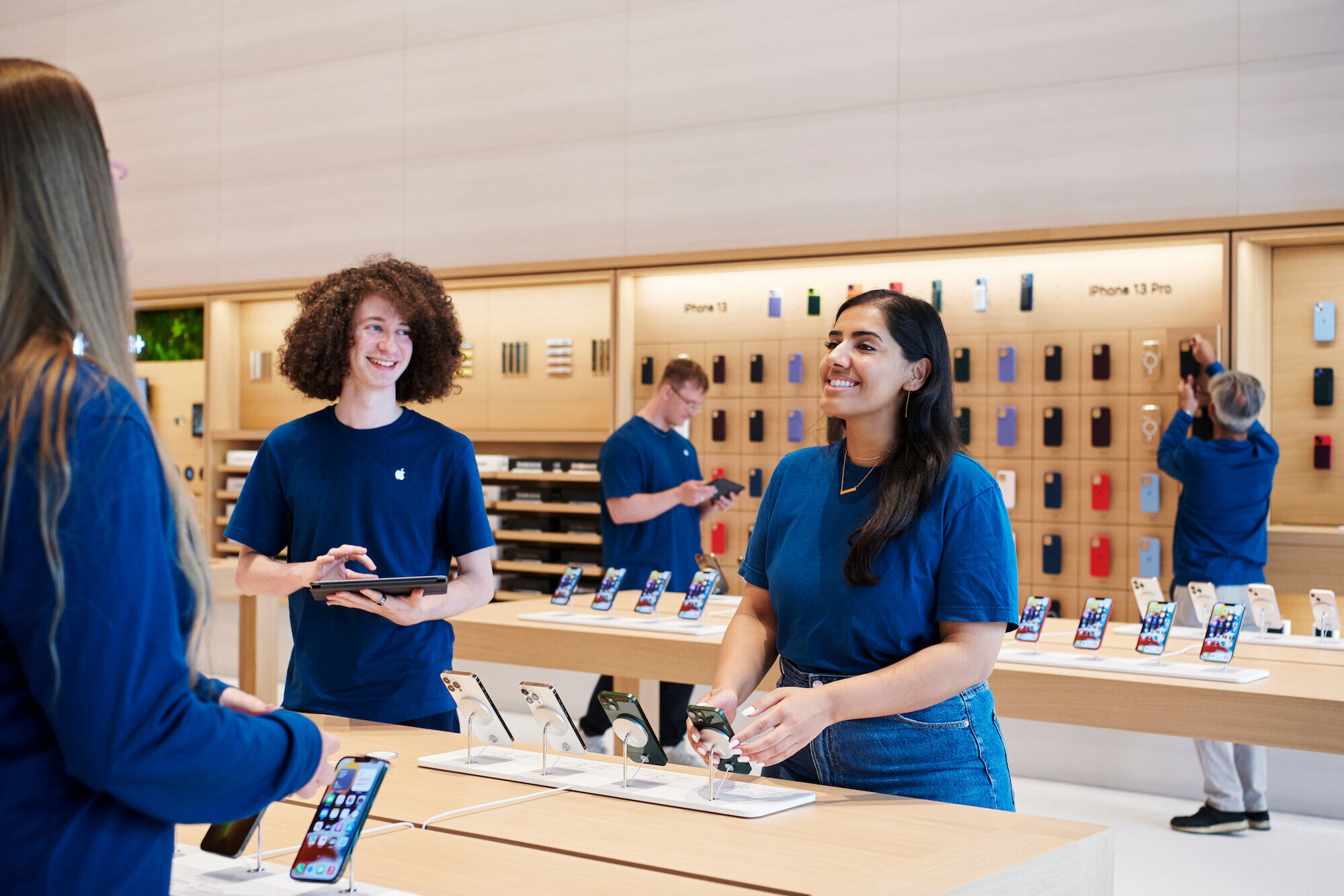 https://archello.com/story/113207/attachments/photos-videos/6 photo_credit Apple