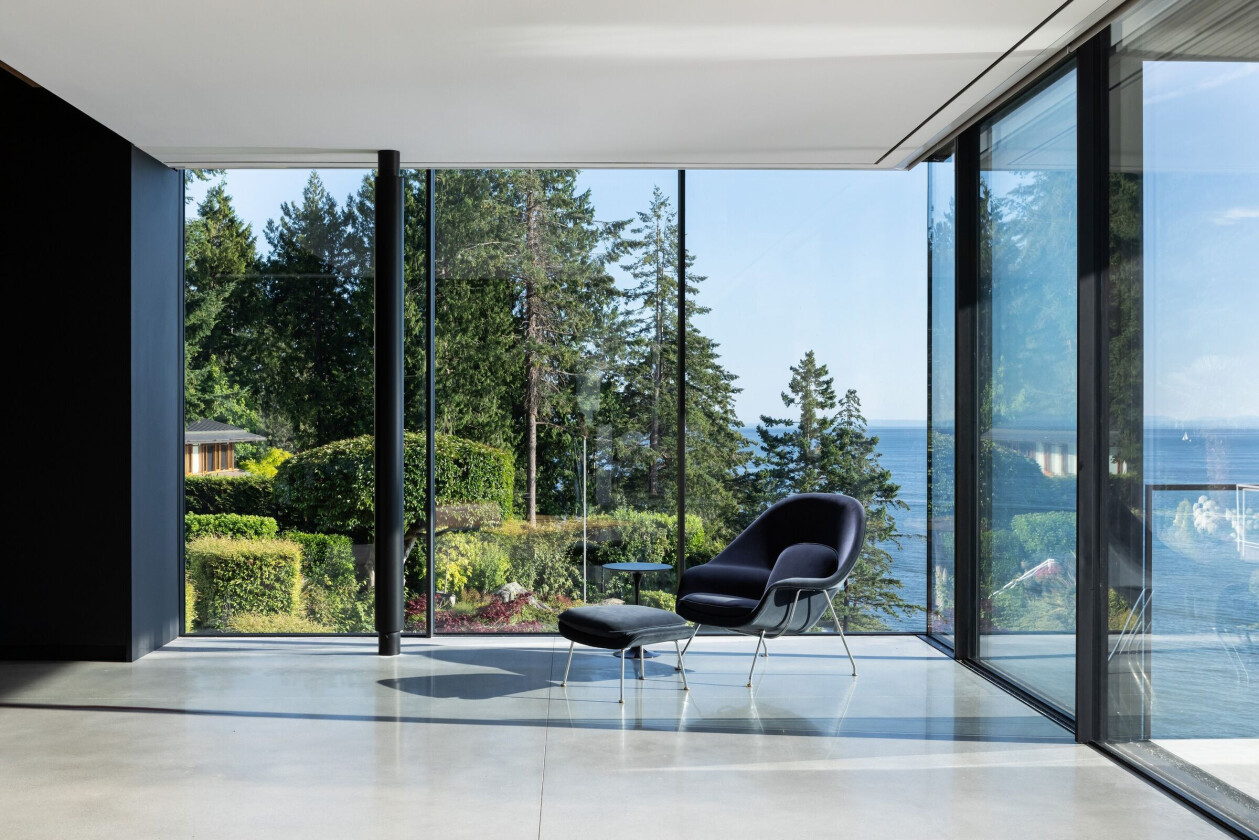 10 houses with minimal frames that invite the outside in