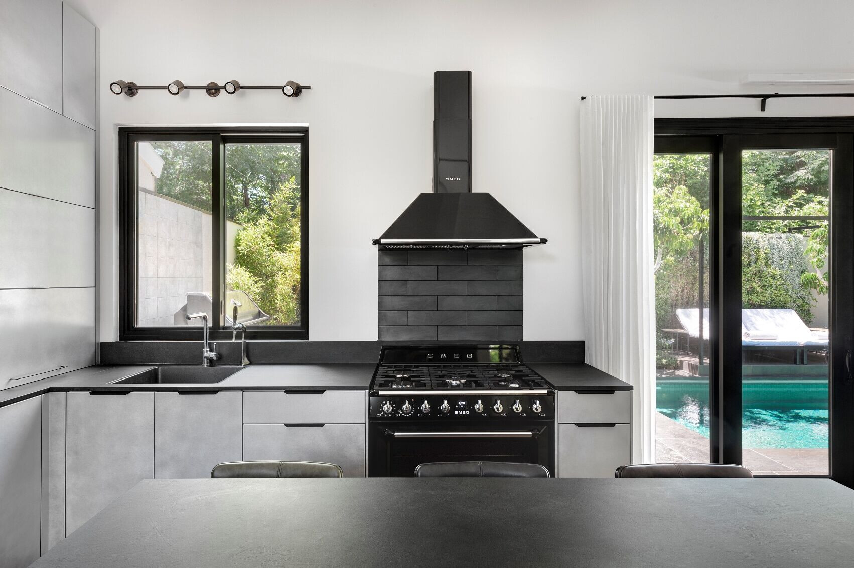 https://archello.com/story/113752/attachments/photos-videos/14 photo_credit Oded Smadar