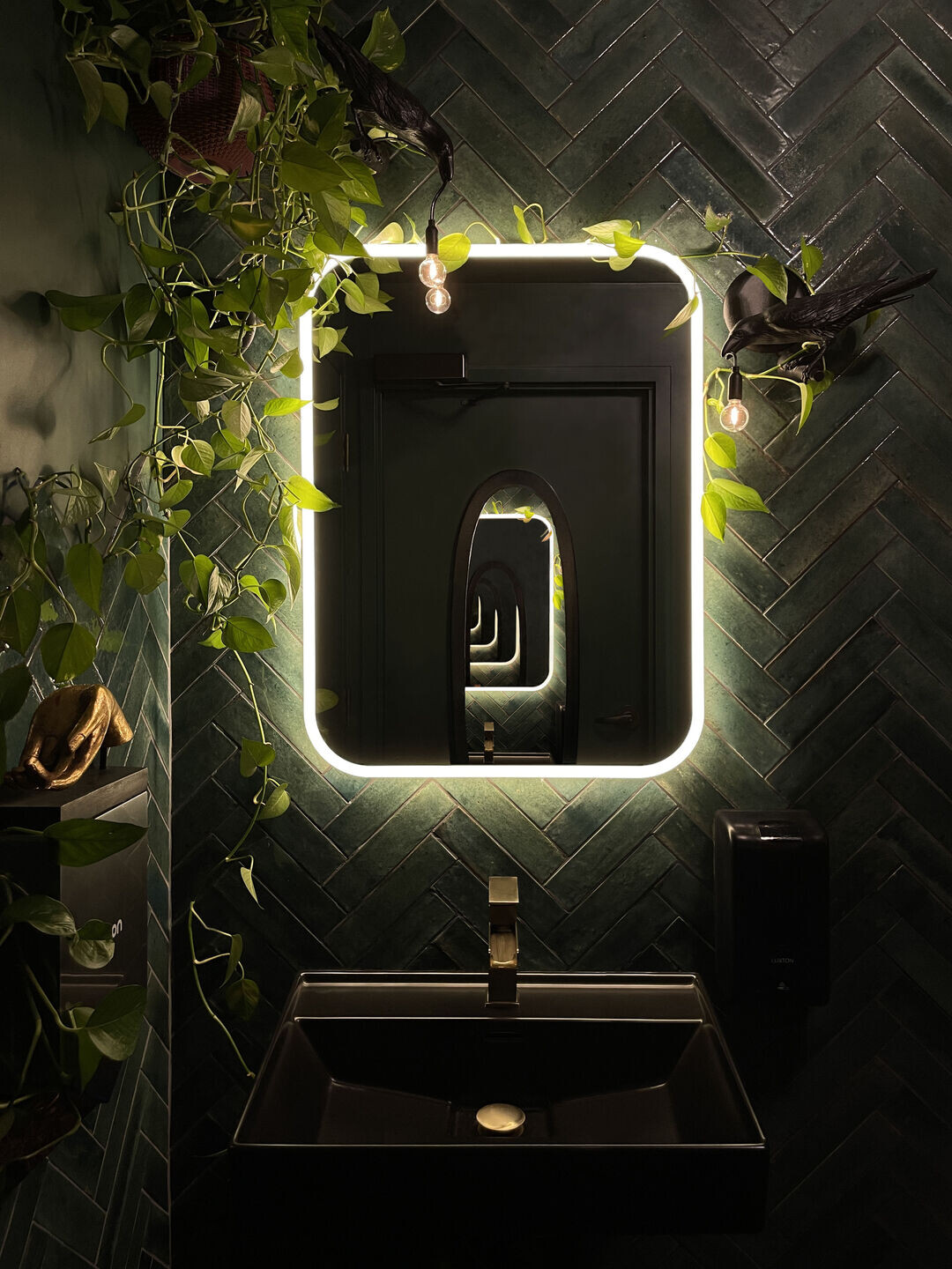 https://archello.com/story/114435/attachments/photos-videos/8 photo_credit Kroeun Dav