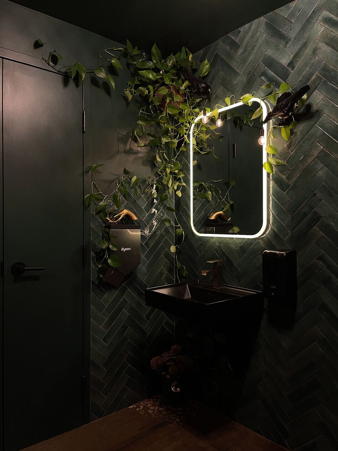 https://archello.com/story/114435/attachments/photos-videos/10 photo_credit Kroeun Dav
