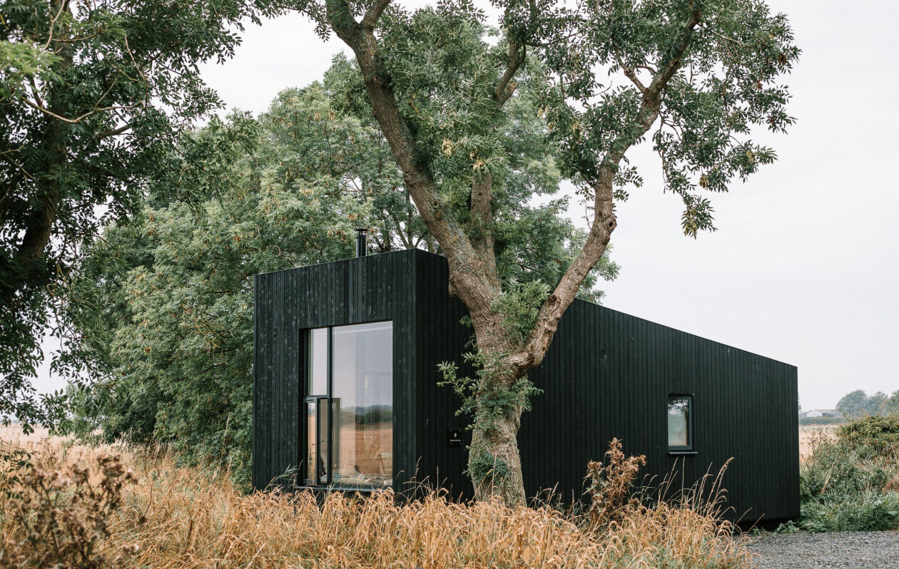 Koto Design unfolds emotional minimalism through a trio of cabins on the Northumberland Coast