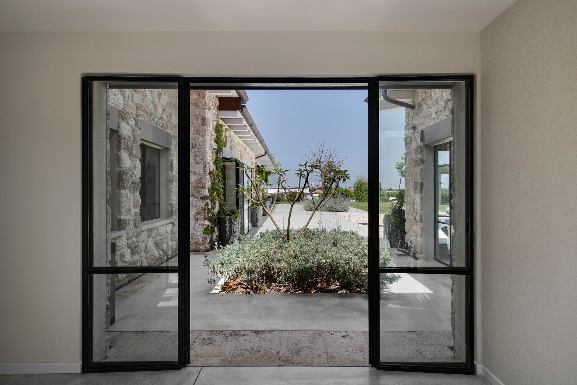 https://archello.com/story/114628/attachments/photos-videos/10 photo_credit Oded Smadar