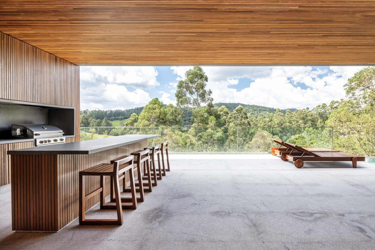 Casa Luar by Felipe Cabocio Arquitectura beautifully navigates a challenging site in Santana de Parnaiba, Brazil