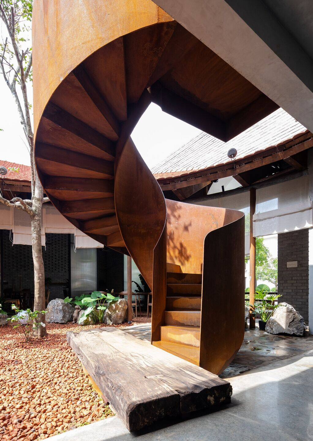 https://archello.com/story/114996/attachments/photos-videos/3 photo_credit Trieu Chien