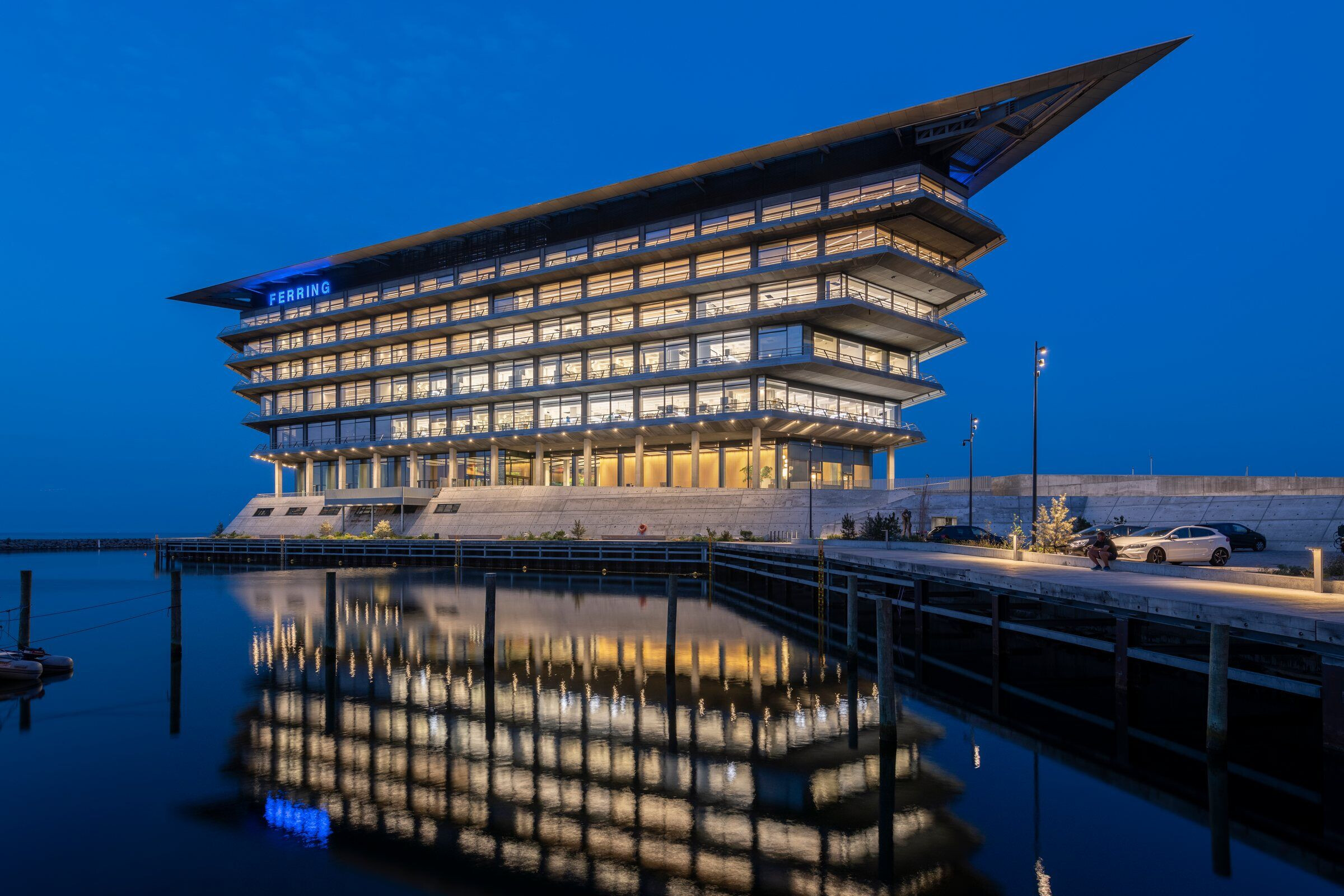 https://archello.com/story/115216/attachments/photos-videos/6 photo_credit Nigel Young / Foster + Partners