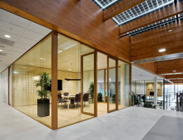 iQ Structural transparent double-walled glass partitions for maximum soundproofing