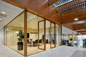 iQ Structural transparent double-walled glass partitions for maximum soundproofing