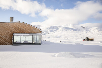 Flye 1389 by Knut Hjeltnes offers panoramic views of the Norwegian landscape