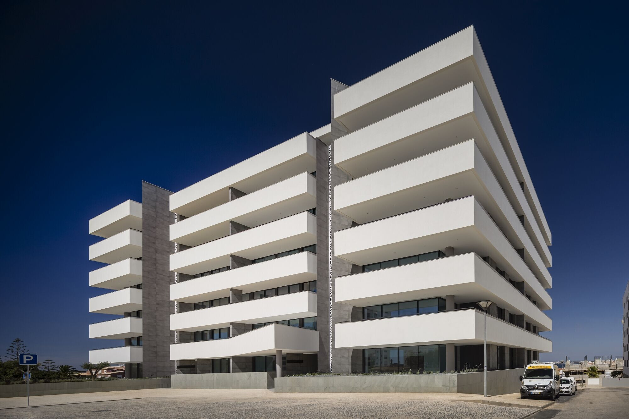 https://archello.com/story/115537/attachments/photos-videos/3 photo_credit Fernando Guerra - FG+SG architectural photography