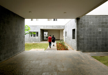 Courtyards form transition spaces within the stilts