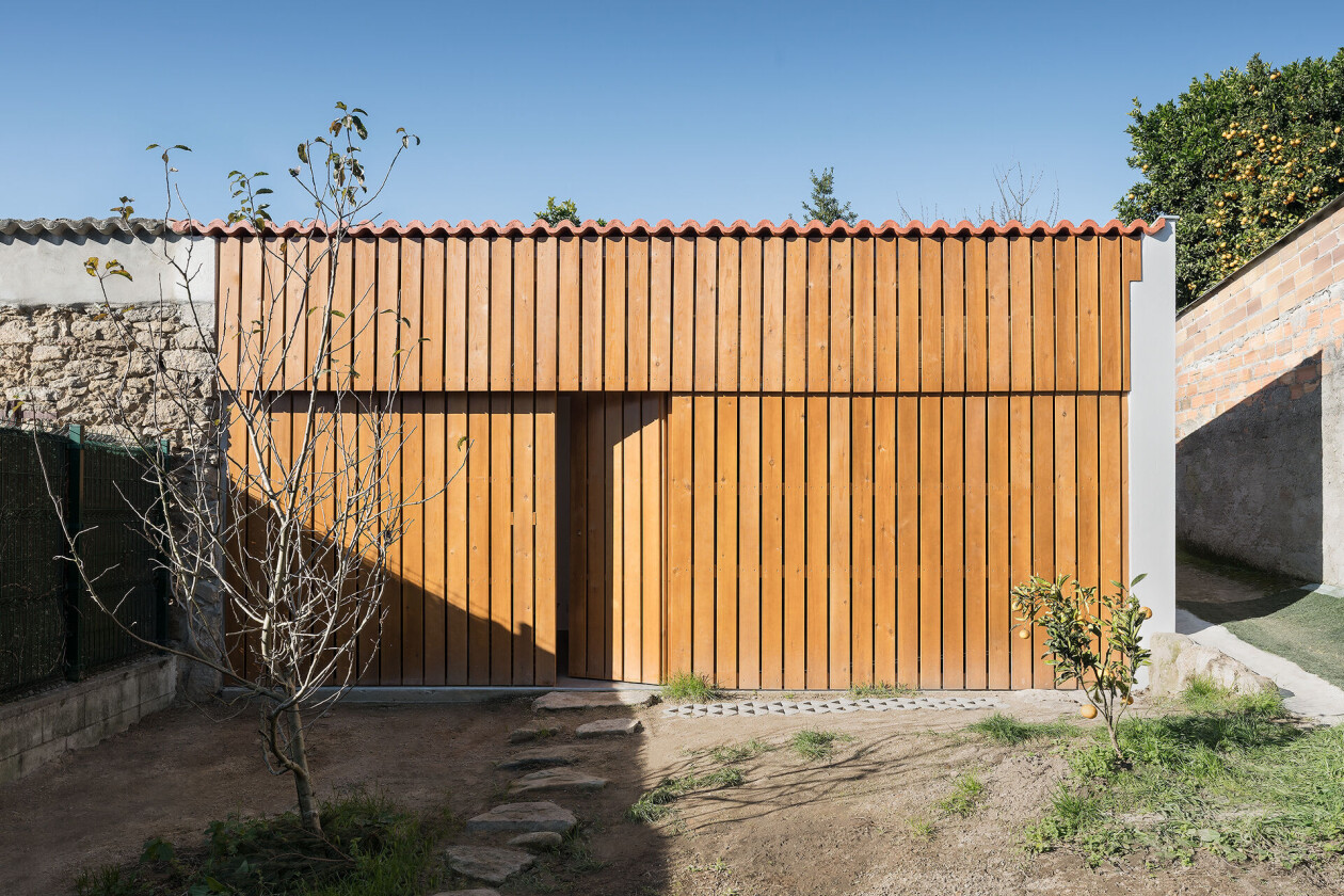 Laxe House celebrates shared space and Spanish courtyard living