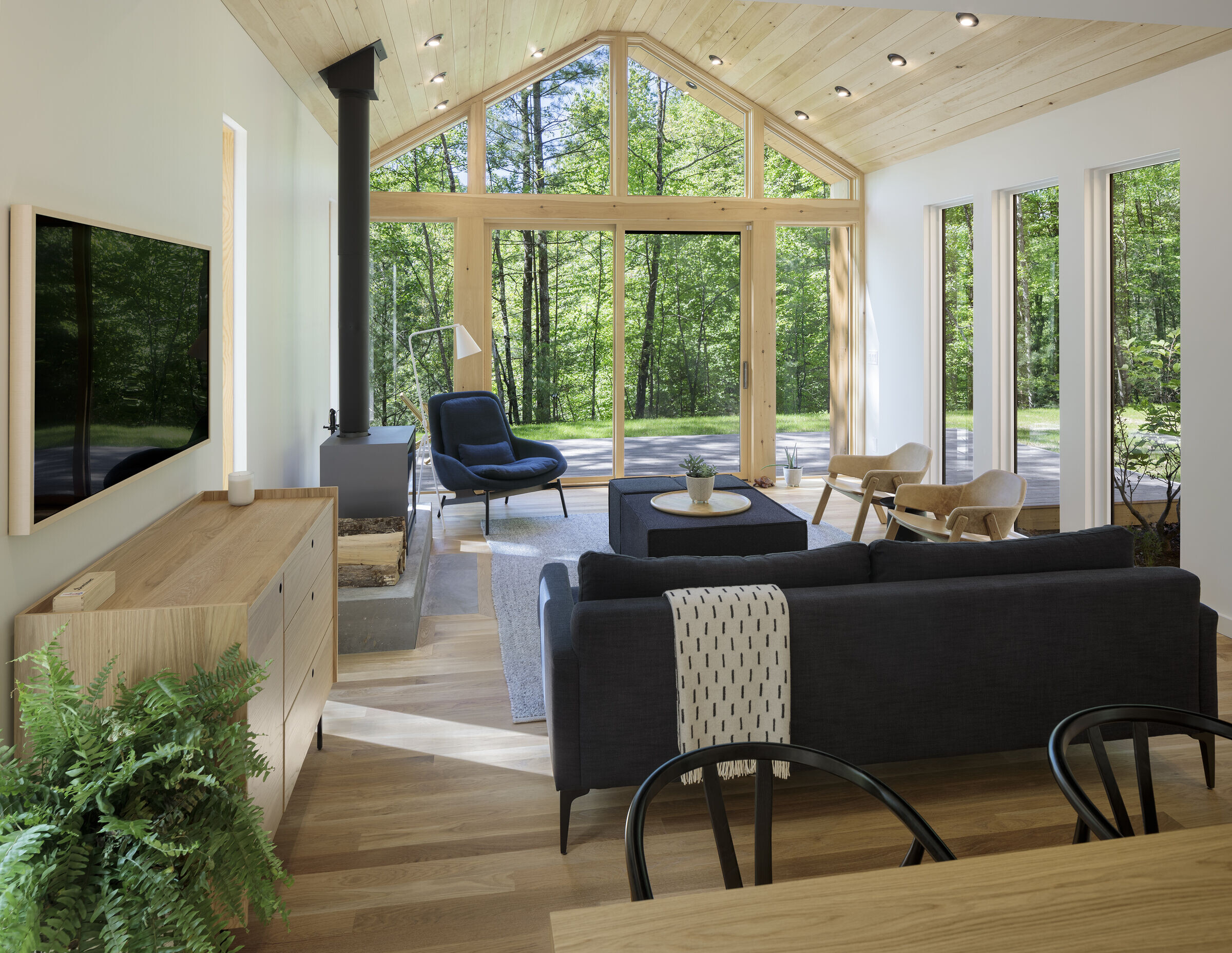 https://archello.com/story/116837/attachments/photos-videos/7 photo_credit Brad Feinknopf